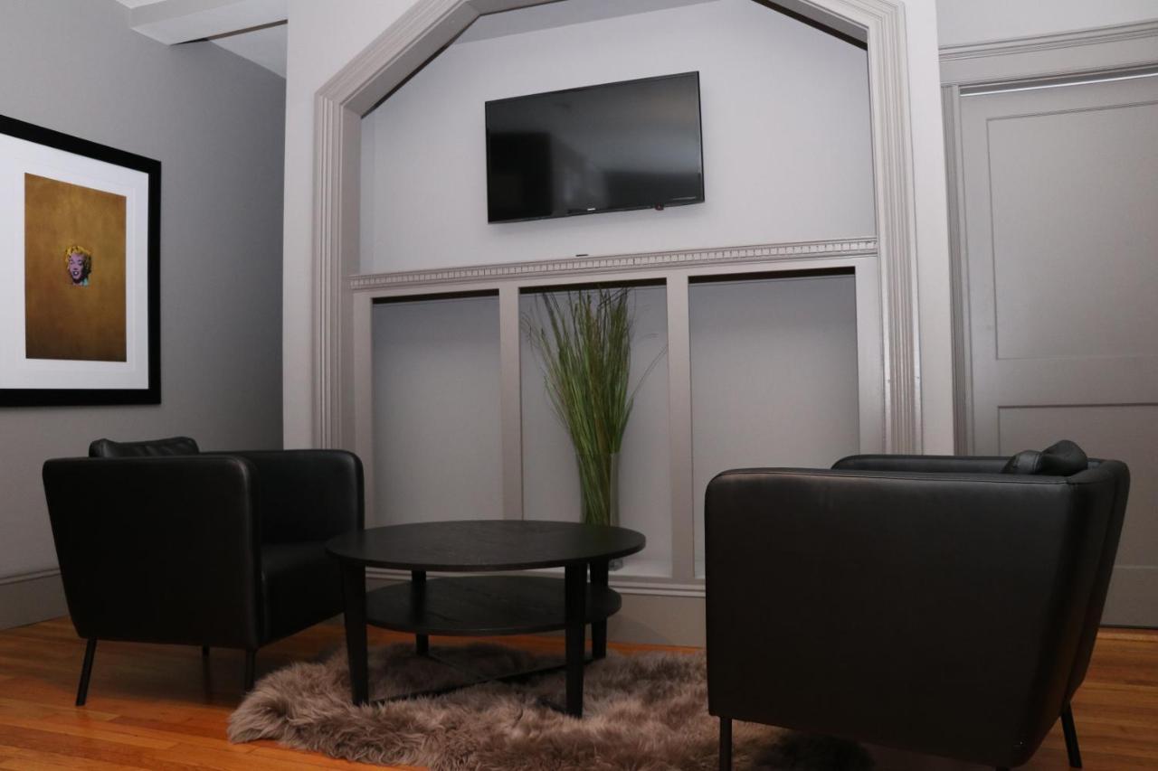 A Stylish Stay W/ A Queen Bed, Heated Floors.. #37 Brookline Buitenkant foto