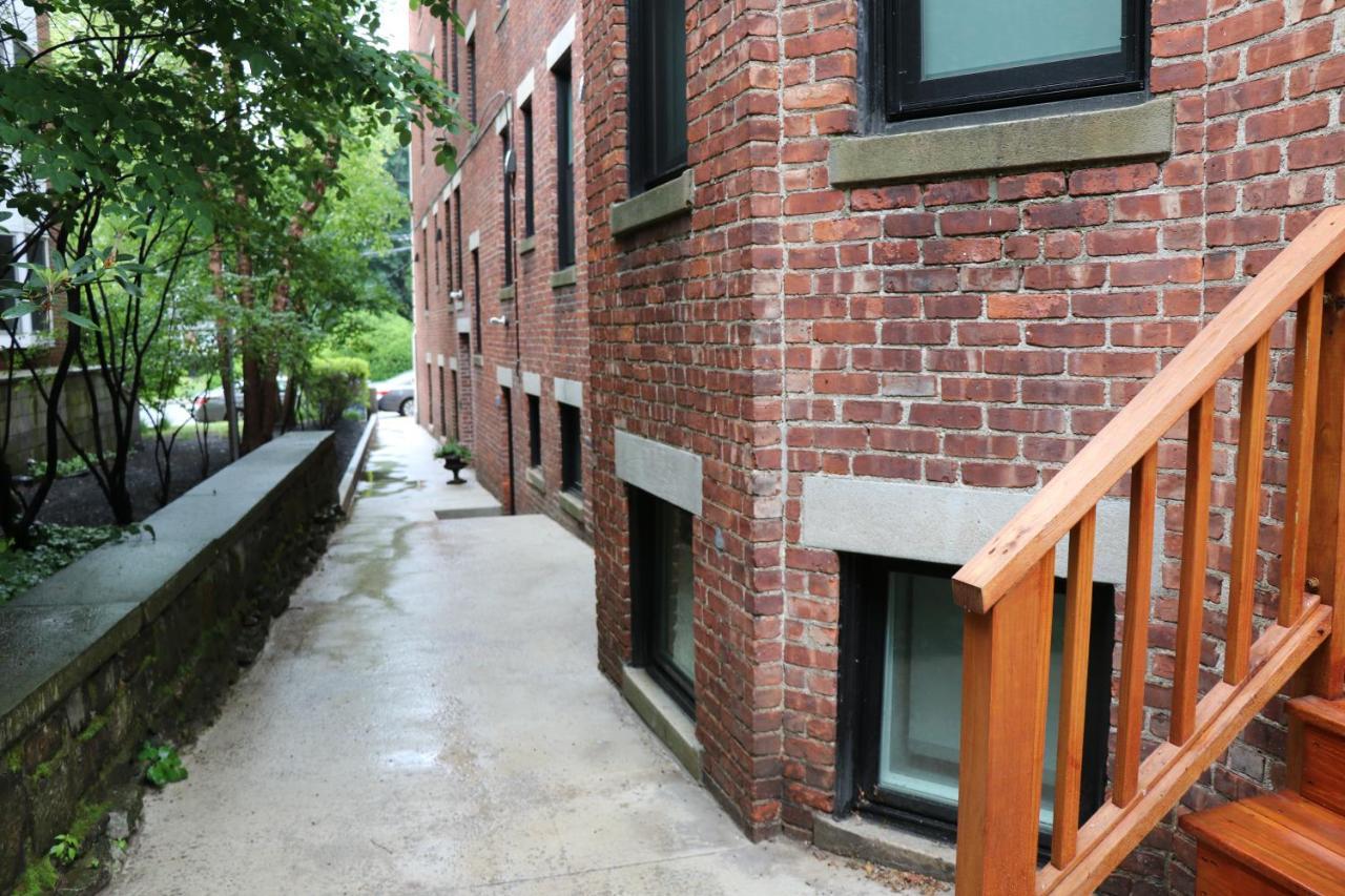 A Stylish Stay W/ A Queen Bed, Heated Floors.. #37 Brookline Buitenkant foto